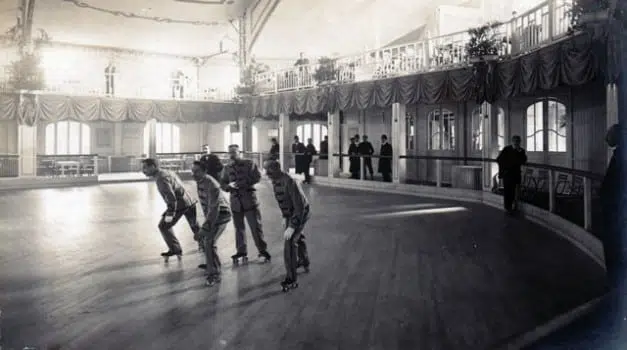 Skating Rink Luna Park (Paris)